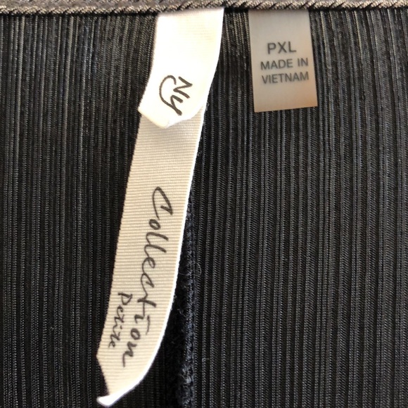 STUNNING Metallic Silver Top - Picture 9 of 9